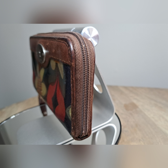 FOSSIL Key -Per Coated Canvas Multicolor Floral Wallet - Picture 2 of 15